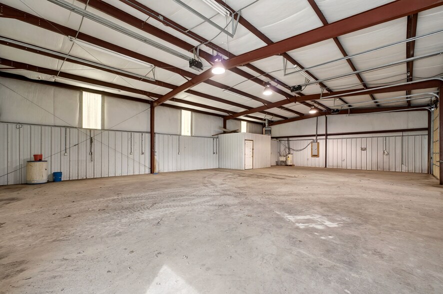 More Photos Of 350 5th S ave, Baxter Industrial For Lease