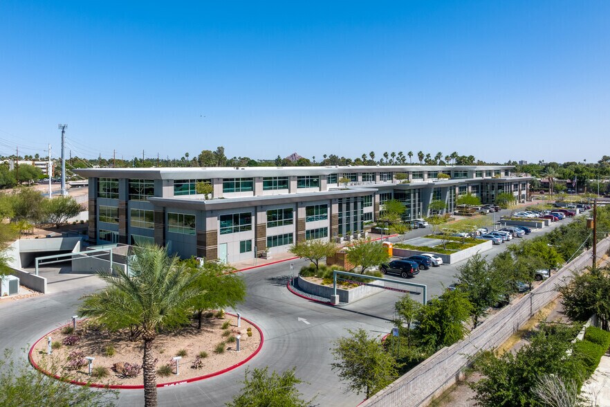More Photos Of 3900 E Camelback Rd, Phoenix Office For Lease