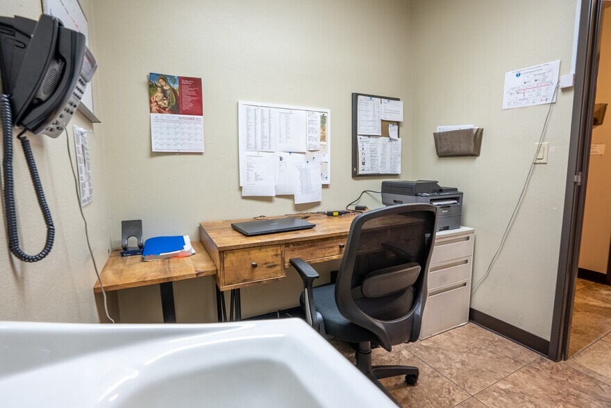 More Photos Of 4946 Florence Ave, Bell Medical For Lease