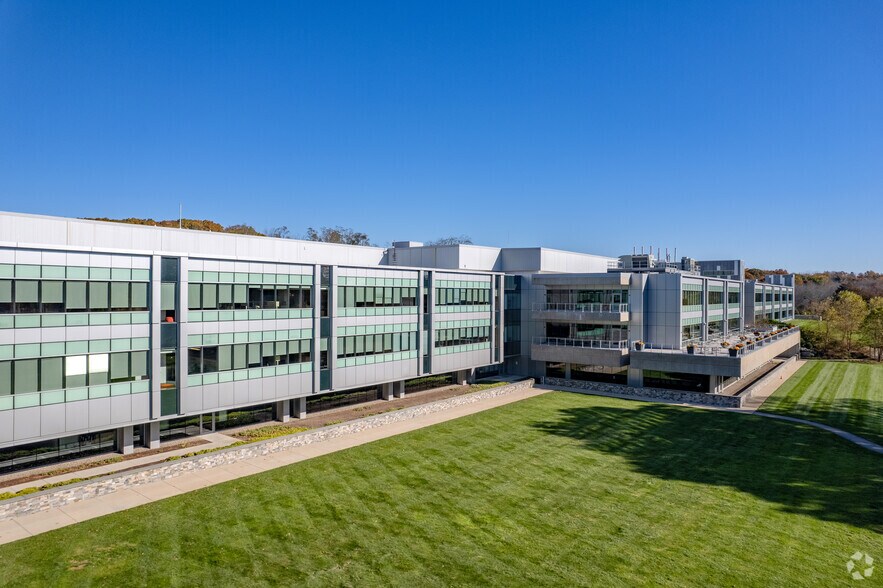 More Photos Of 1301 Atwood Ave, Johnston Office For Lease