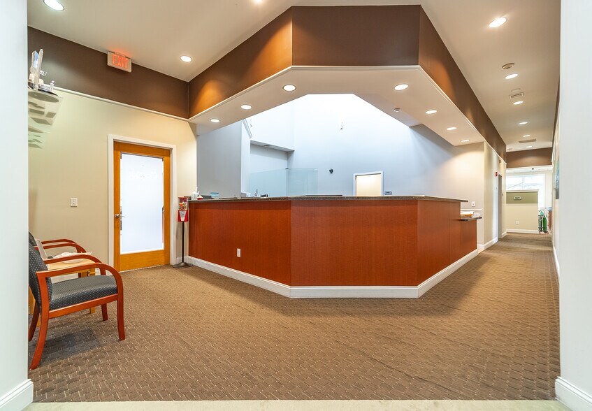 More Photos Of 30 Country Squire Dr, Cromwell Medical For Sale