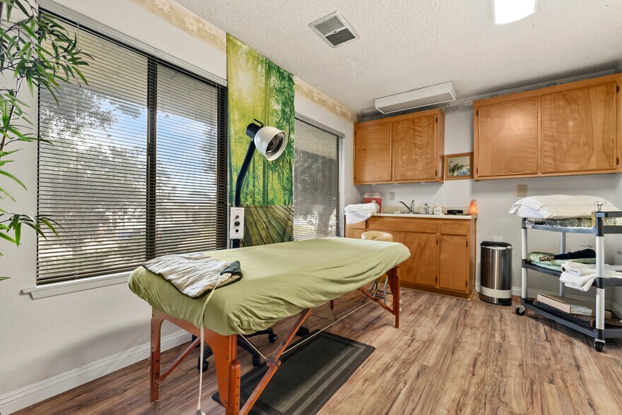 More Photos Of 970 Petit Ave, Ventura Medical For Sale