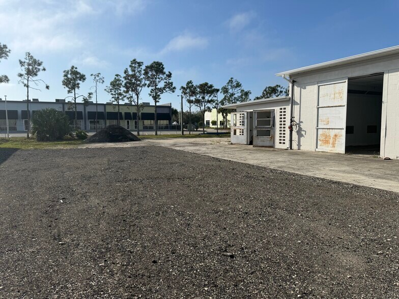 More Photos Of 6100 Idlewild St, Fort Myers Auto Repair For Sale