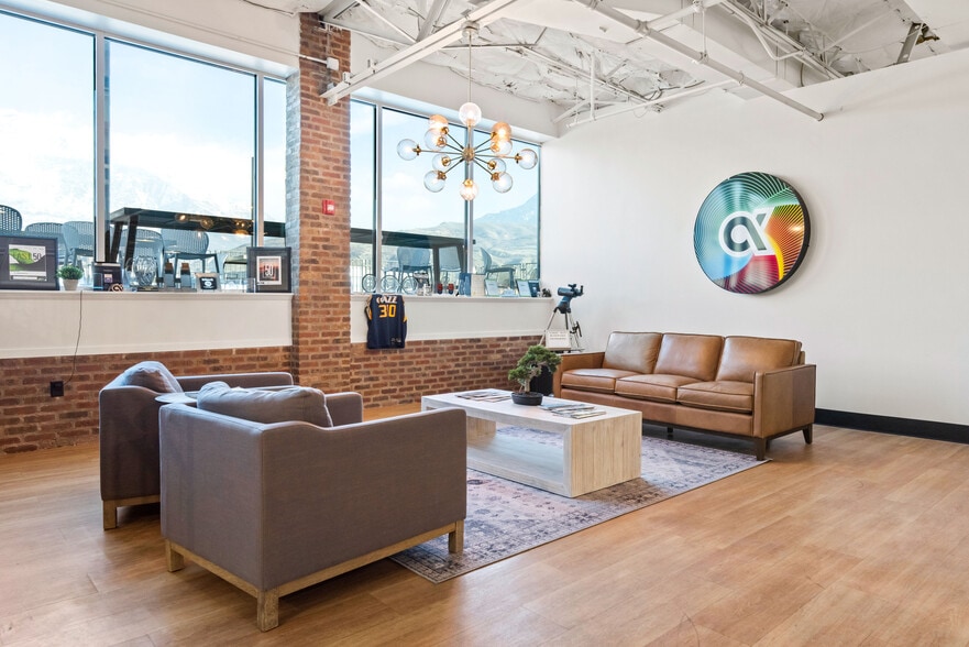 More Photos Of 382 W Park Cir, Provo Office For Sale