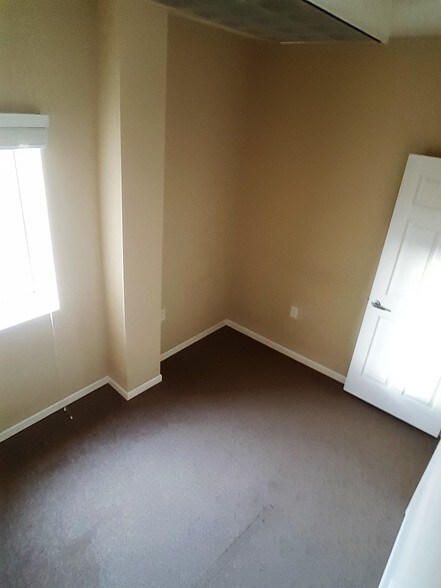 More Photos Of 1221 E 25th St, Lawrence Warehouse For Lease