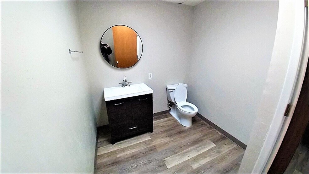 More Photos Of 131 E Sears St, Denison Warehouse For Lease