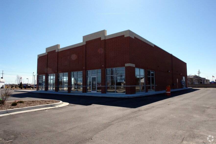 More Photos Of 32901-32931 Gratiot Ave, Roseville Freestanding For Lease