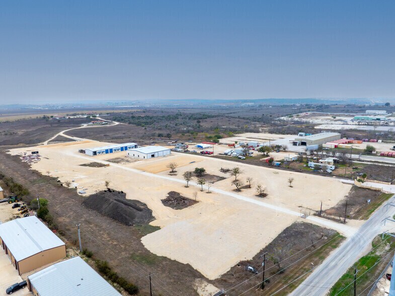 More Photos Of 8081 Old Bastrop Rd, New Braunfels Warehouse For Lease