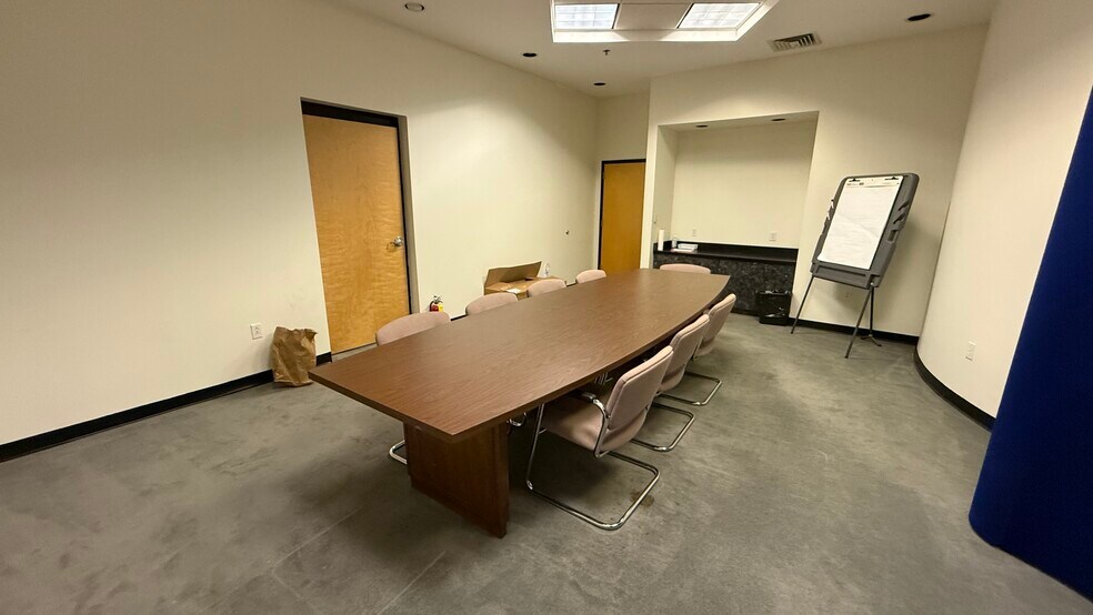 More Photos Of 75 North St, Bloomsbury Office For Lease
