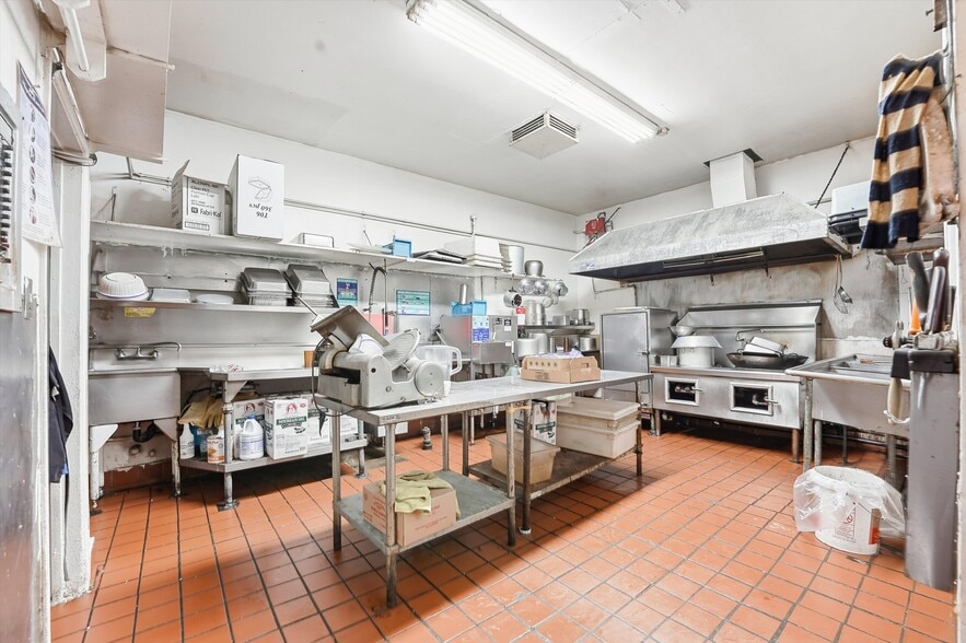 More Photos Of 486 W 20th St, San Pedro Storefront Retail Residential For Sale