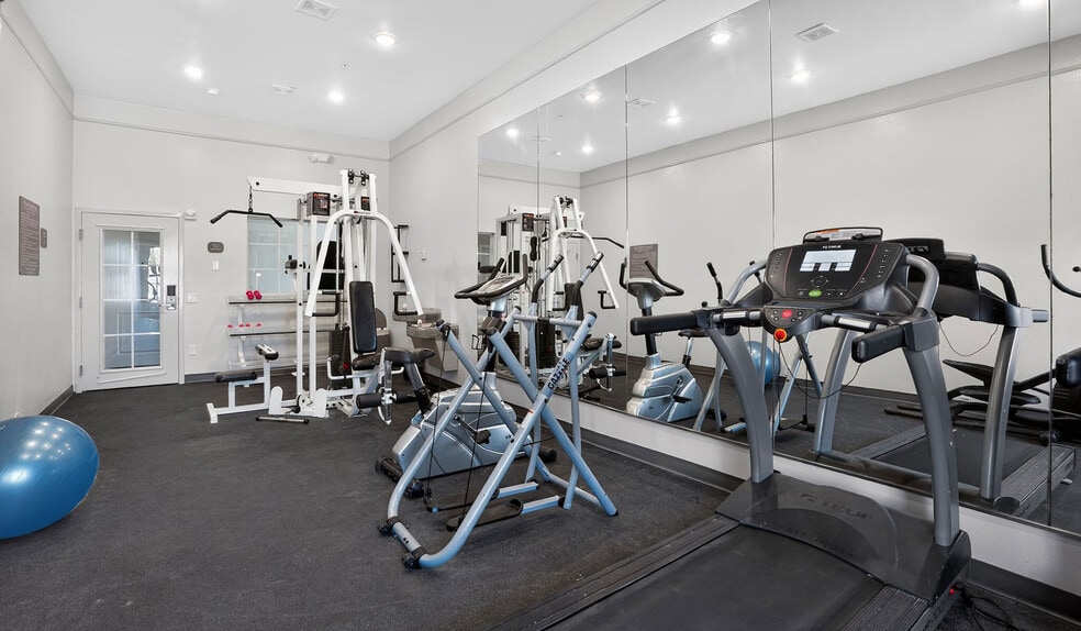 More Photos Of 415 Fm 1960 Rd E, Houston Hotel For Sale