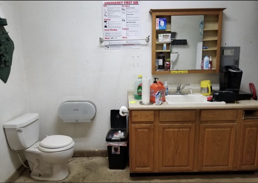 More Photos Of 3615 S K St, Tulare Recycling Center For Sale