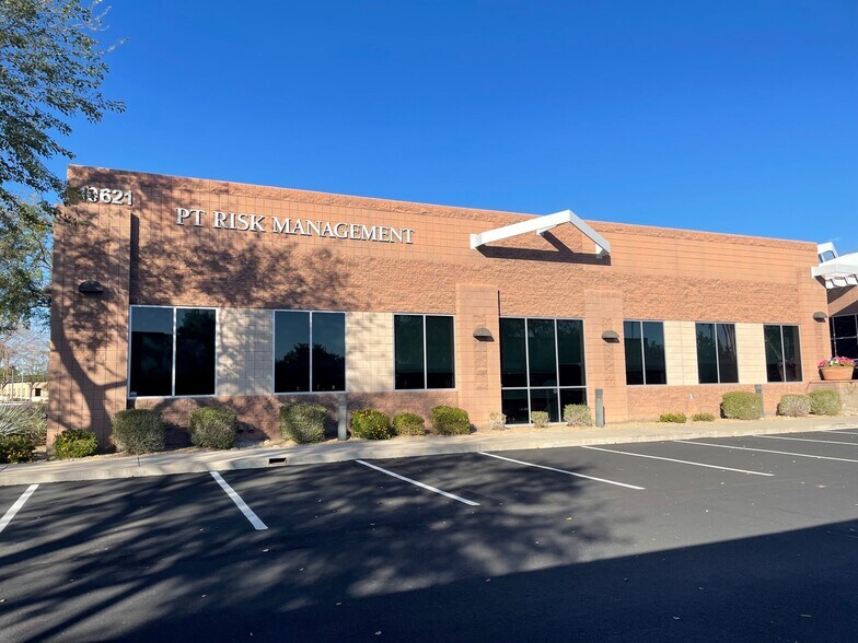 More Photos Of 10621 S 51st St, Phoenix Office Residential For Lease