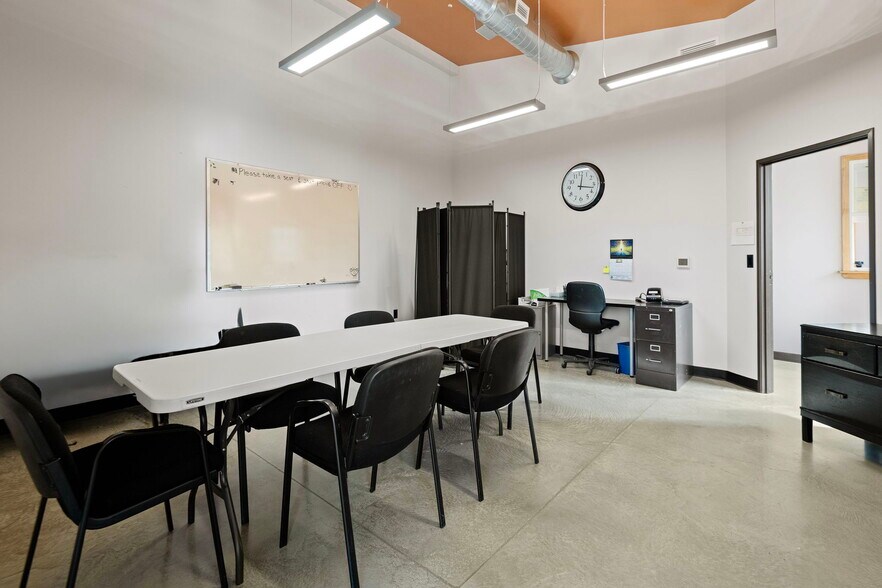 More Photos Of 544 SW 4th St, Redmond Office For Sale