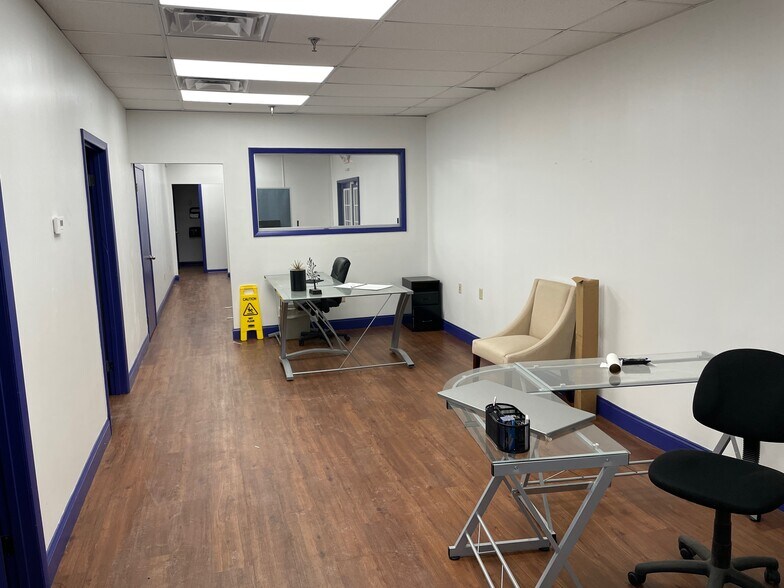 More Photos Of 430 Hudson River Rd, Waterford Warehouse For Lease