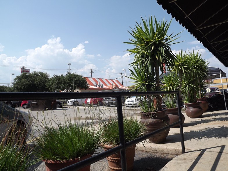 More Photos Of 8418 Broadway St, San Antonio Industrial For Sale