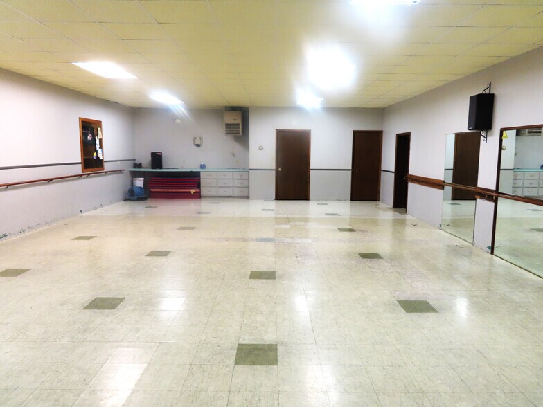 More Photos Of 275 Main St, Saegertown Storefront Retail Residential For Sale