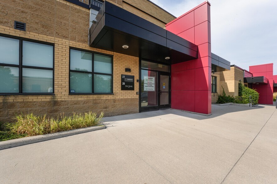 More Photos Of 2155 Dunwin Dr, Mississauga Office Residential For Sale