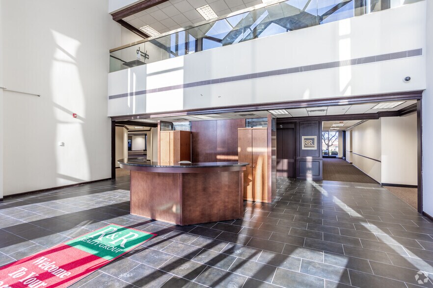 More Photos Of 4445 Corporate Dr, West Des Moines Medical For Lease