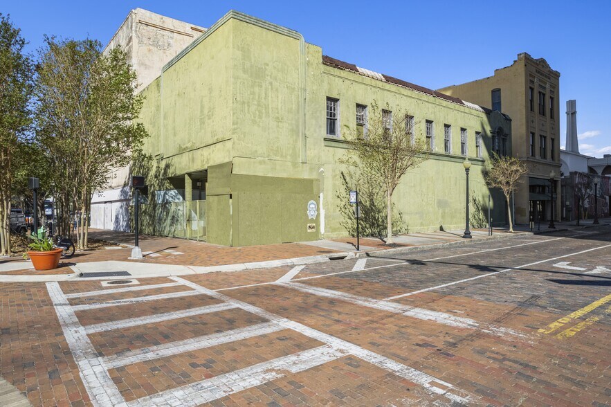 More Photos Of 1001 N Franklin St, Tampa Storefront Retail Residential For Sale