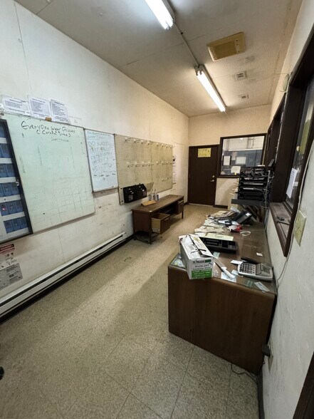 More Photos Of 8716 SE 15th St, Oklahoma City Distribution For Sale