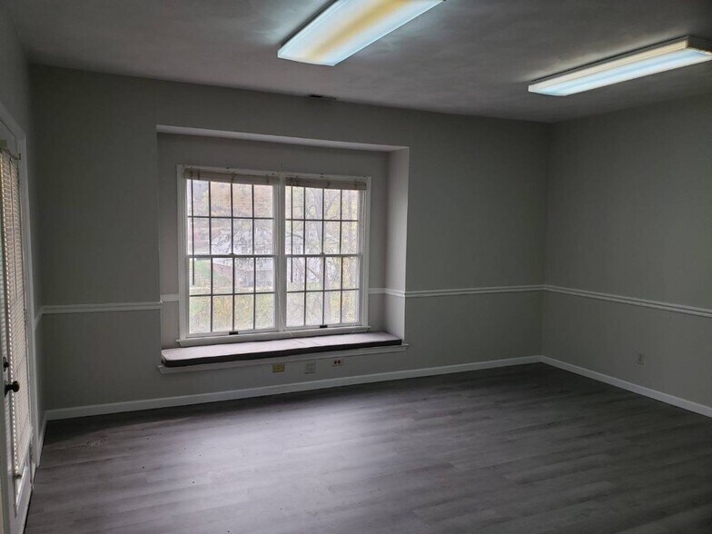 More Photos Of 1999 S Main St, Blacksburg Office Residential For Lease