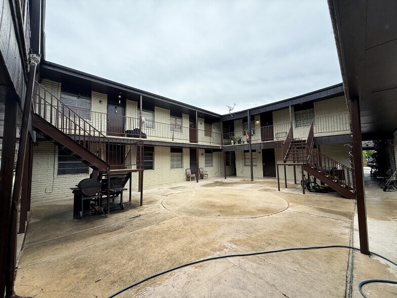 More Photos Of 703 Logwood Ave, San Antonio Apartments For Sale