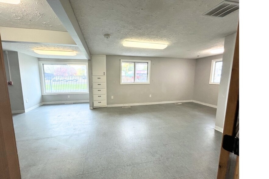 More Photos Of 1830 Addison Ave E, Twin Falls Office For Sale