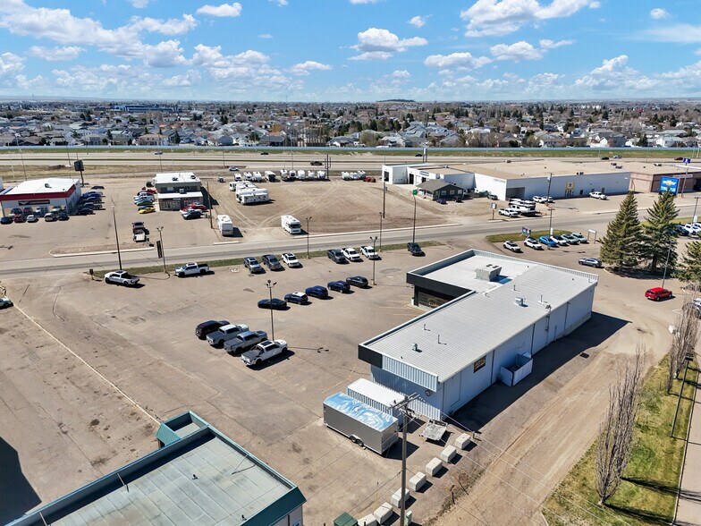 More Photos Of 1276 Trans Canada Way SE, Medicine Hat Showroom For Sale