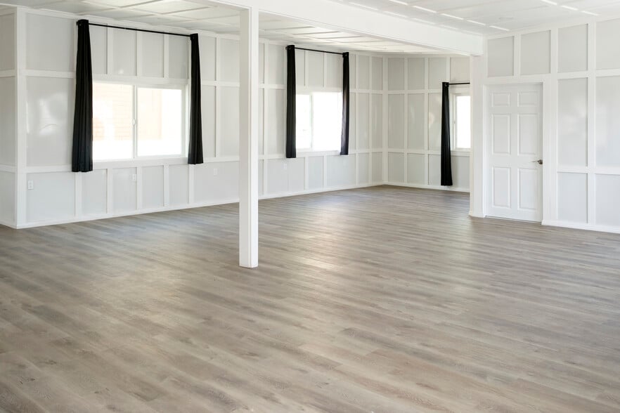 More Photos Of 395 N Tustin St, Orange Freestanding For Sale