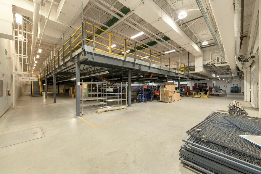 More Photos Of 1551 Corporate Dr, Irving Warehouse For Lease