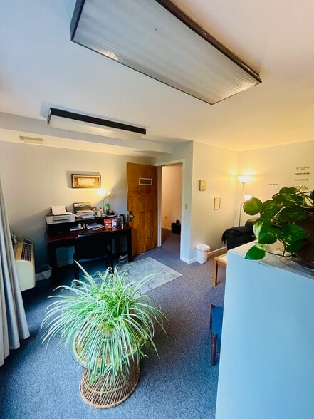 More Photos Of 567 Vauxhall St, Waterford Medical For Sale