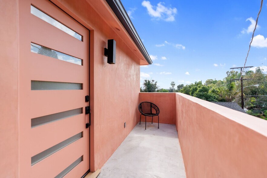 More Photos Of 1964 Vestal Ave, Los Angeles Office Residential For Sale