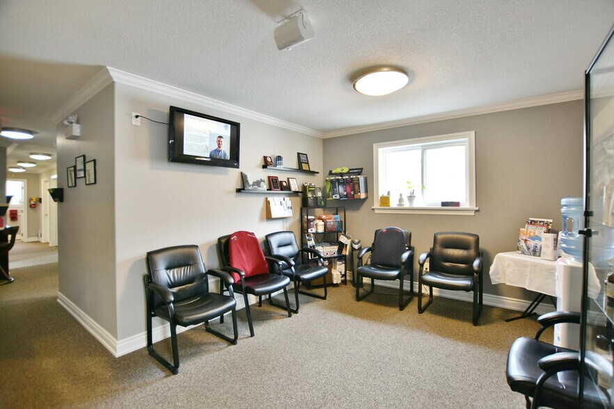 More Photos Of 1535 Mosley St, Wasaga Beach Storefront Retail Office For Sale