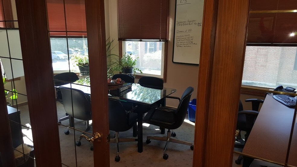 More Photos Of 564 S Washington St, Naperville Office For Lease