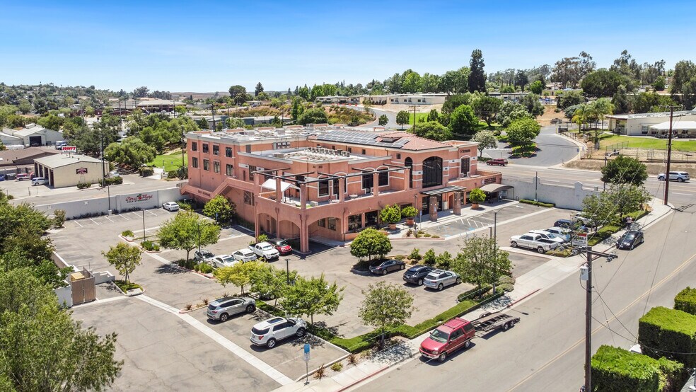 More Photos Of 202 W College St, Fallbrook Office For Lease