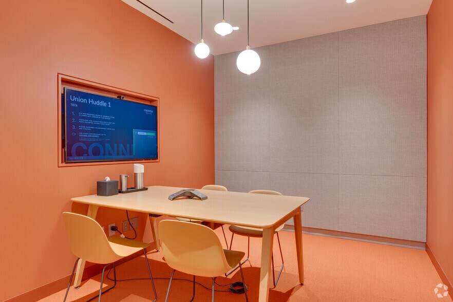 More Photos Of 333 N Green St, Chicago Office For Lease