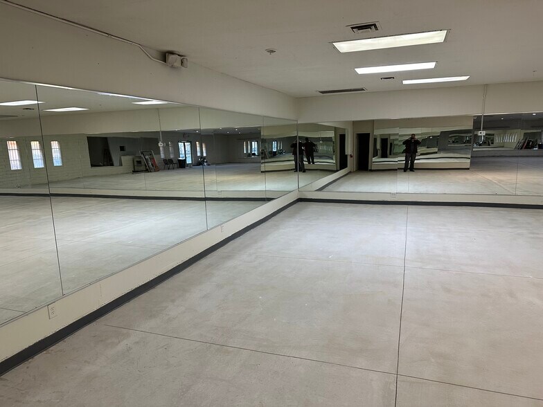 More Photos Of 3248 Civic Center Dr, North Las Vegas Storefront For Sale