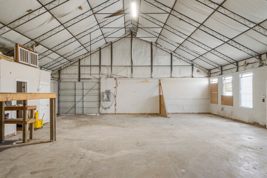 More Photos Of 26400 E 111th St S, Coweta Flex For Sale