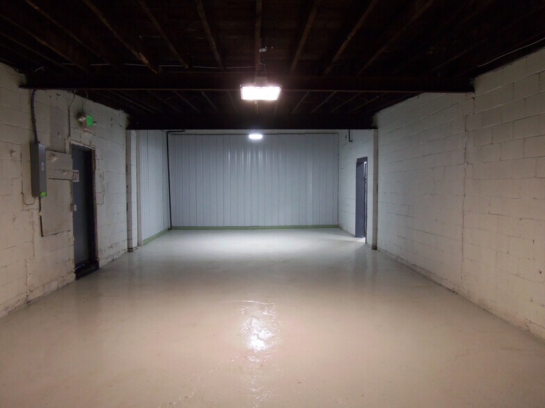 More Photos Of 45464 Woodward Ave, Pontiac Warehouse For Lease