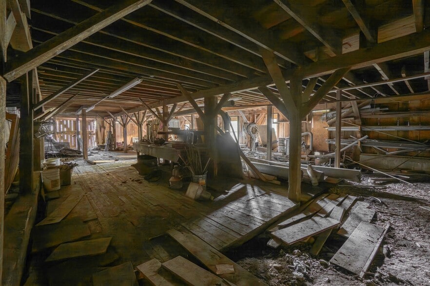 More Photos Of 75 Center St, Eureka Springs General Retail For Sale