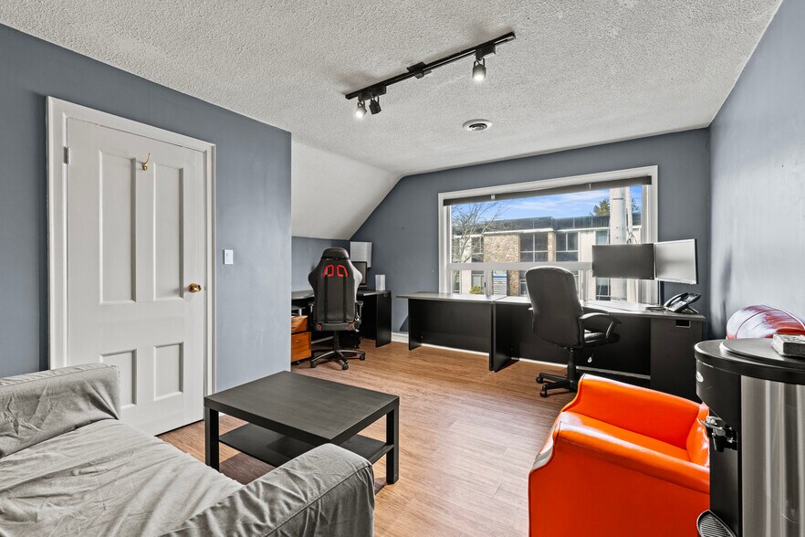 More Photos Of 196 King St, St Catharines Office For Sale