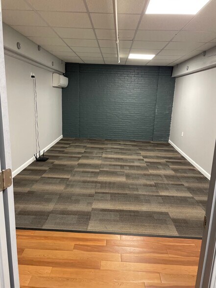 More Photos Of 50 Industrial Cir, Lincoln Manufacturing For Lease