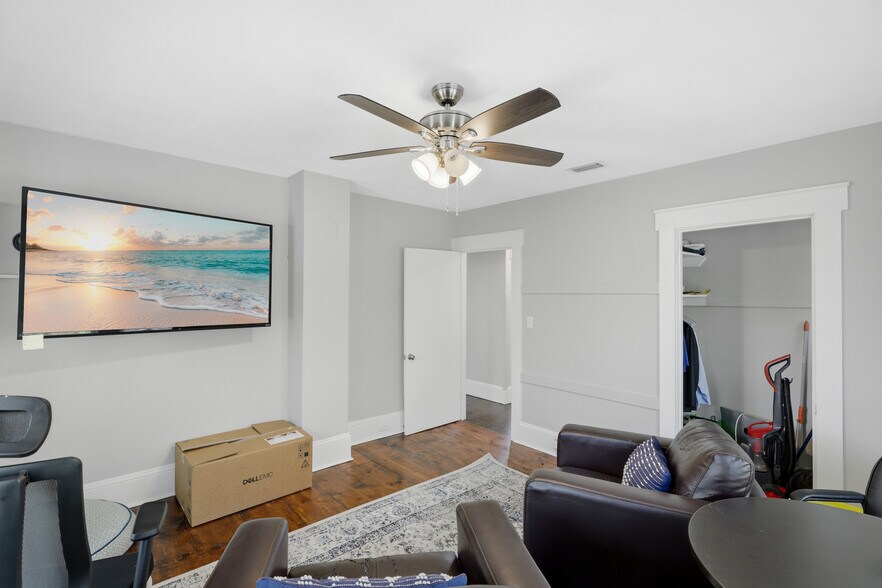 More Photos Of 1322 3rd Ave W, Bradenton Office Residential For Sale