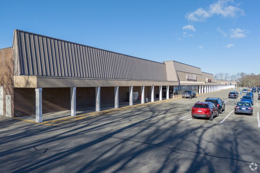 Primary Photo Of 601-607 Metacom Ave, Warren Unknown For Lease