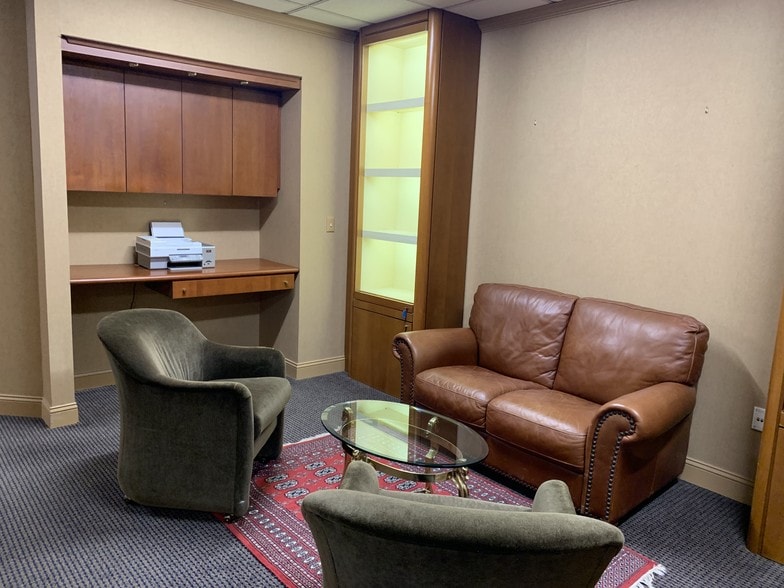 More Photos Of 142 Temple St, New Haven Medical For Sale