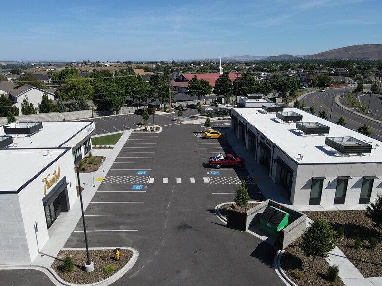 More Photos Of 1450 Bombing Range Rd, West Richland Storefront For Lease