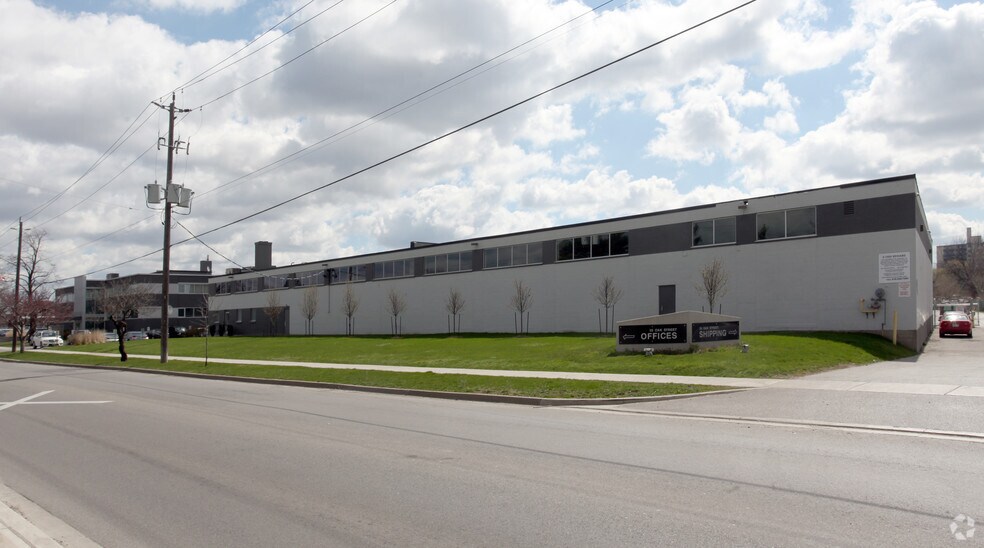 More Photos Of 35 Oak St, Toronto Manufacturing For Lease
