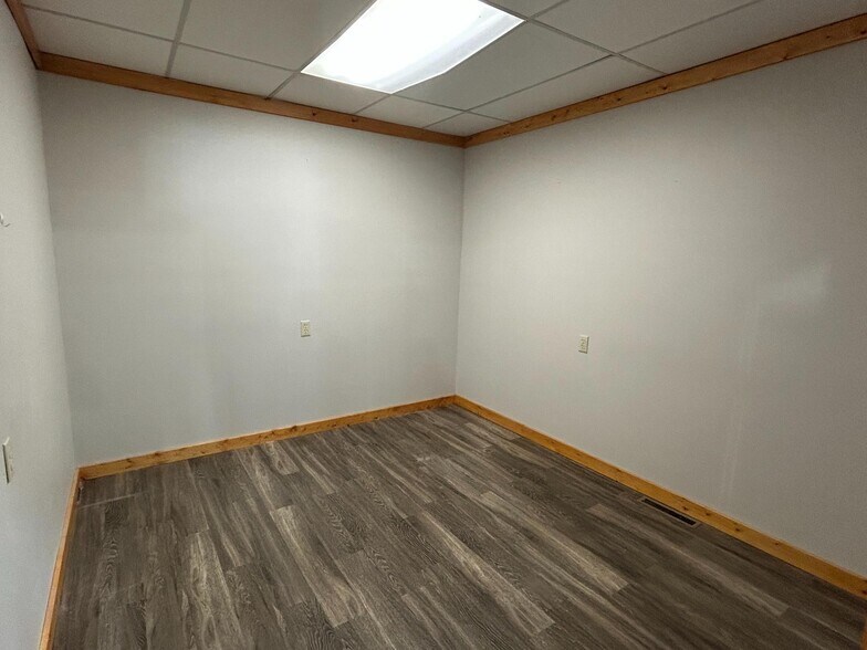 More Photos Of 212 N Main St, Ainsworth Loft Creative Space For Sale