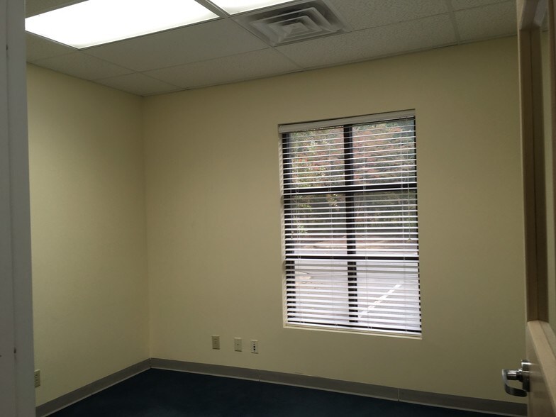 More Photos Of 508 Holly Hill Ln, Burlington Office Residential For Lease